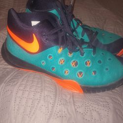 Nikes In Good Conditioner 