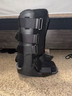 Medical walking boot