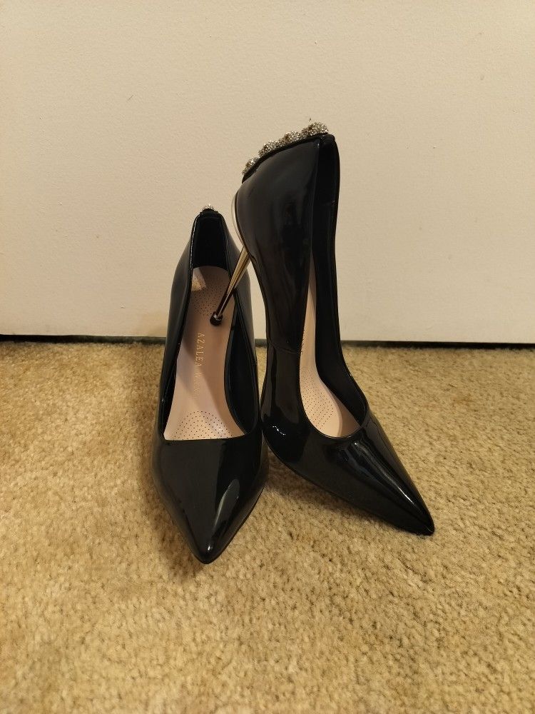 Azalea Wang Faux Black Patent Stiletto Heels with Rhinestone Skulls. Size 7.5. Never Worn
