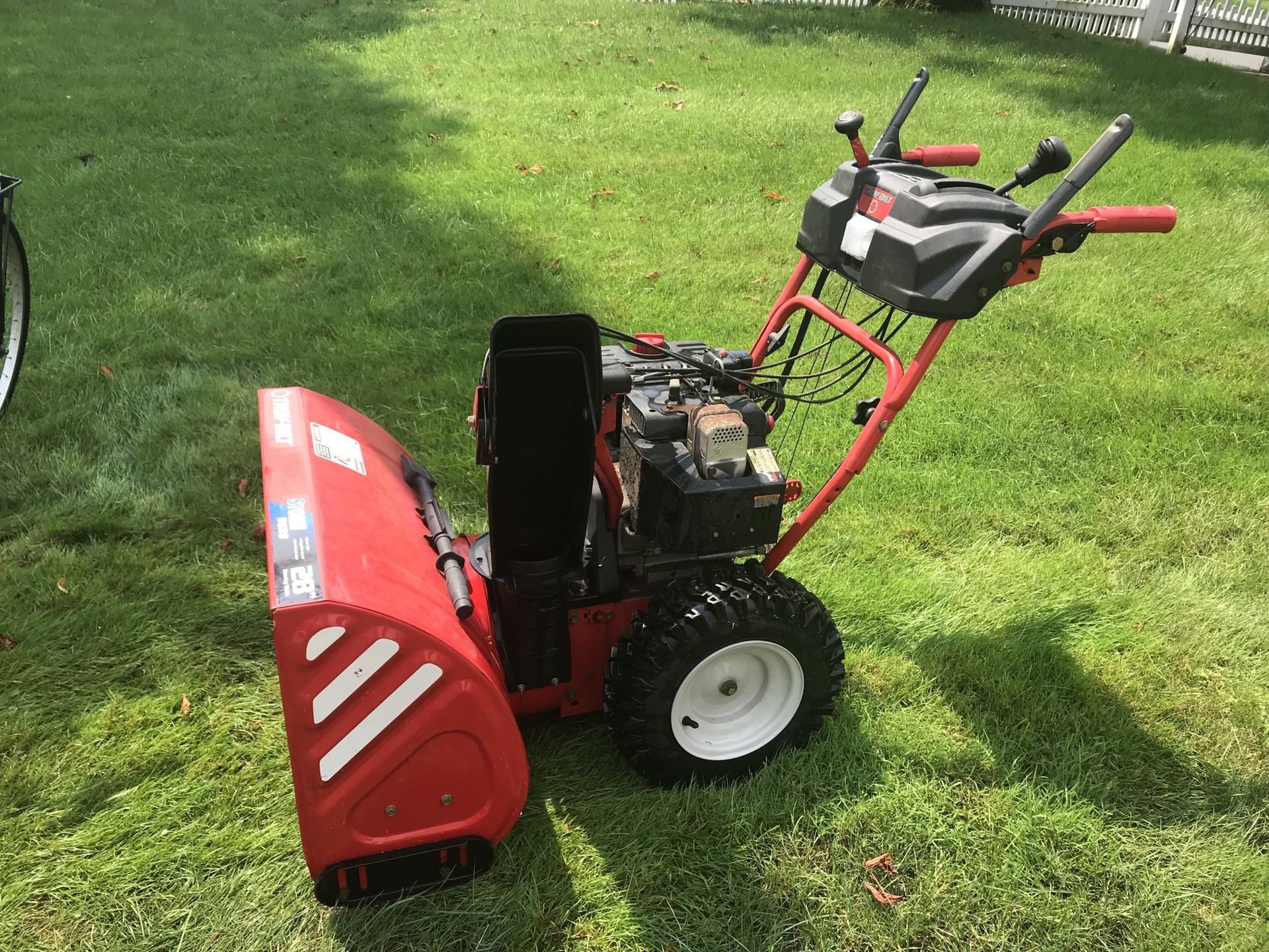 Troy-Bilt Storm 9528 Snowblower