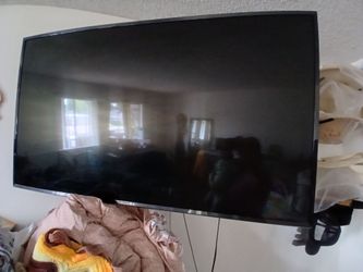 Tv smart 56" on swirled mount