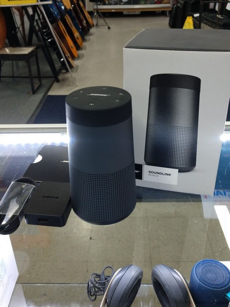 Bose Soundlink Revolve Bluetooth Speaker Like New In Box True 360° Sound Water Resistant and Durable