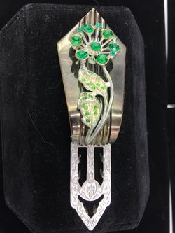 Vintage gold tone fur clip with flower design with emerald rhinestone