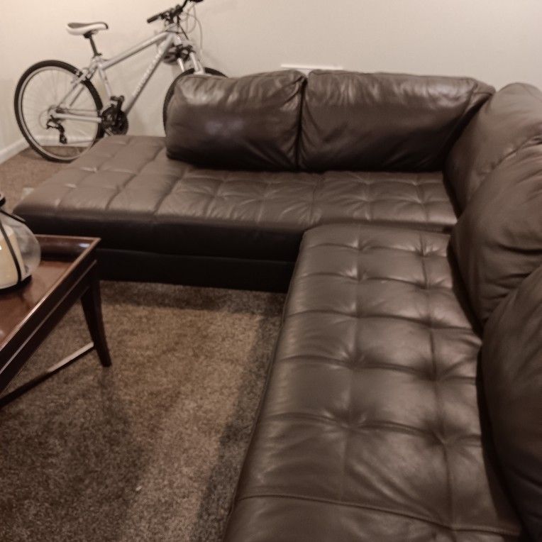 Italian Leather  Sofa Sectional Elegant And Comfortable