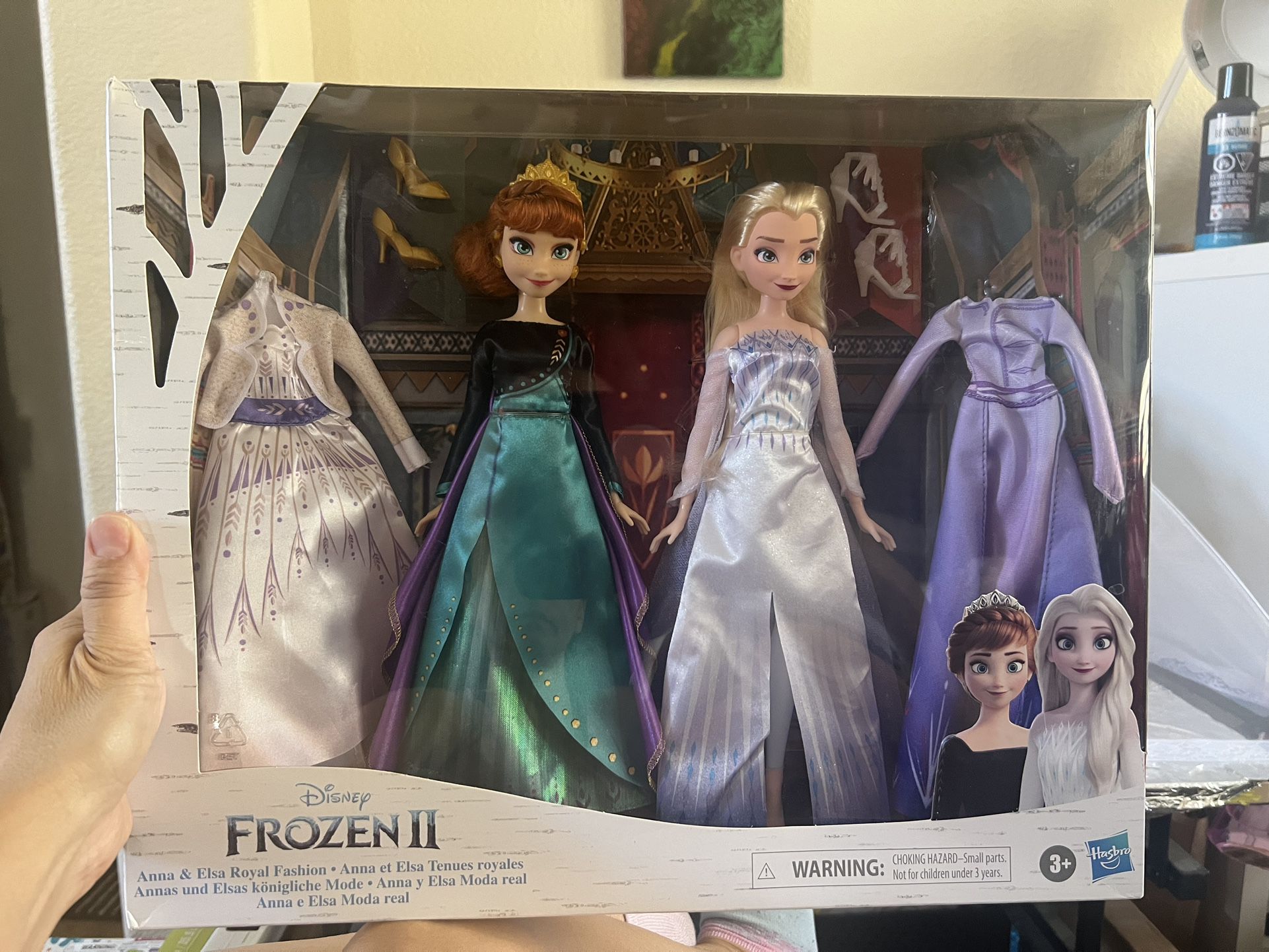 Disney's Frozen 2 Anna and Elsa Royal Fashion, Clothes and Accessories