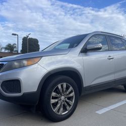 2011 Kia Sorento with 3rd Row Seating