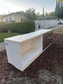 Free tv stand
