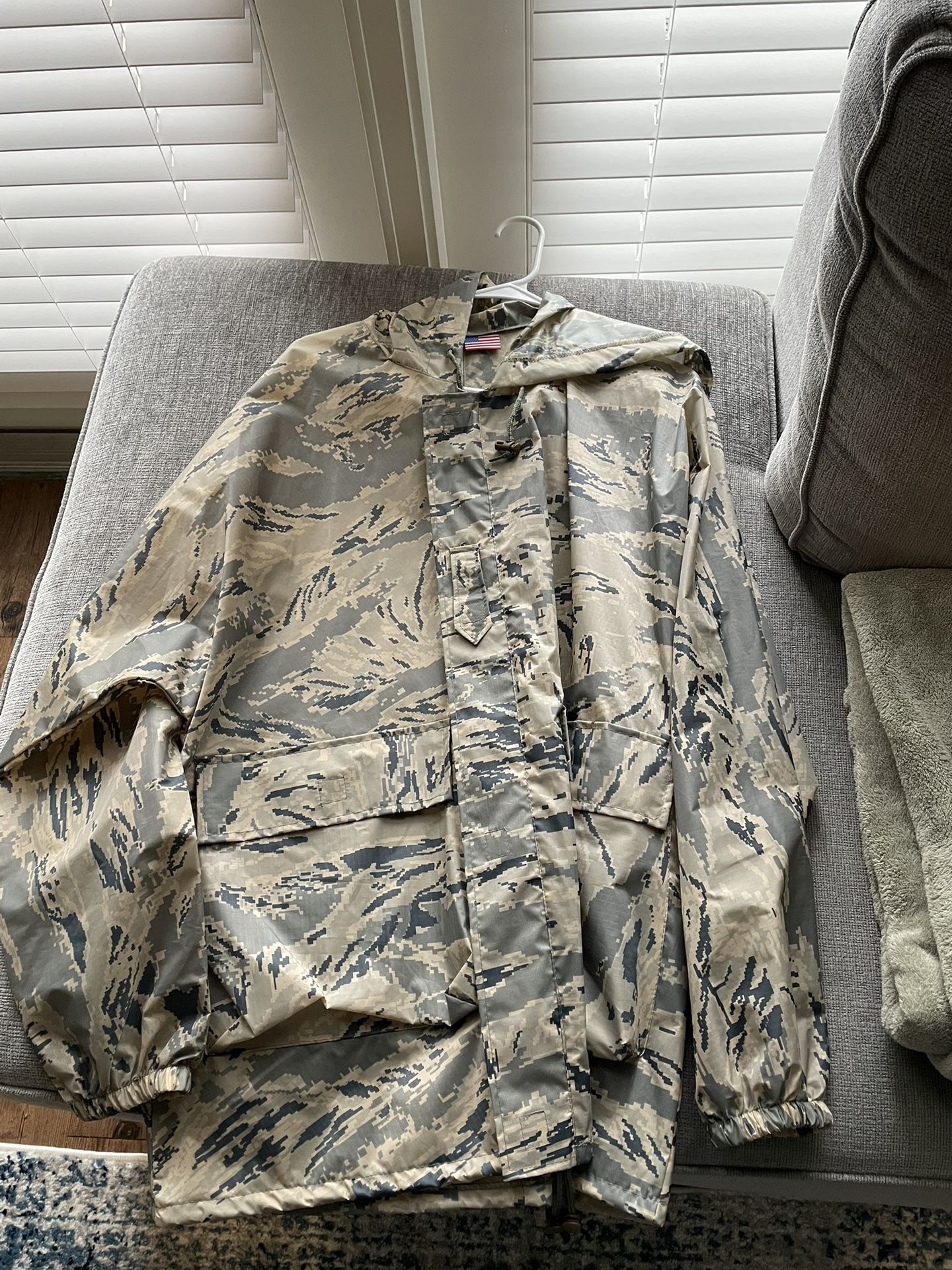 Military Raincoat (Men’s Size Large)