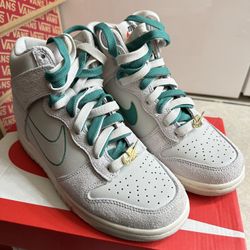 Nike dunk high se green shoes - size 5.5Y (7 women)