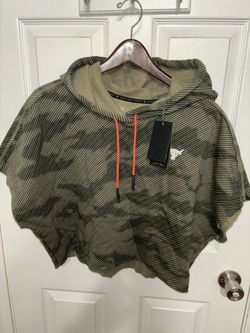 Women’s Workout Shirt Size M $25