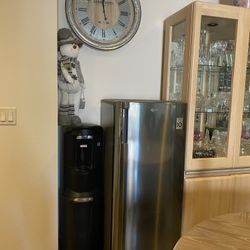 Beautiful LG Electronics 20” W 6 cu. ft. Freezer ~ Like new! Excellent condition. 