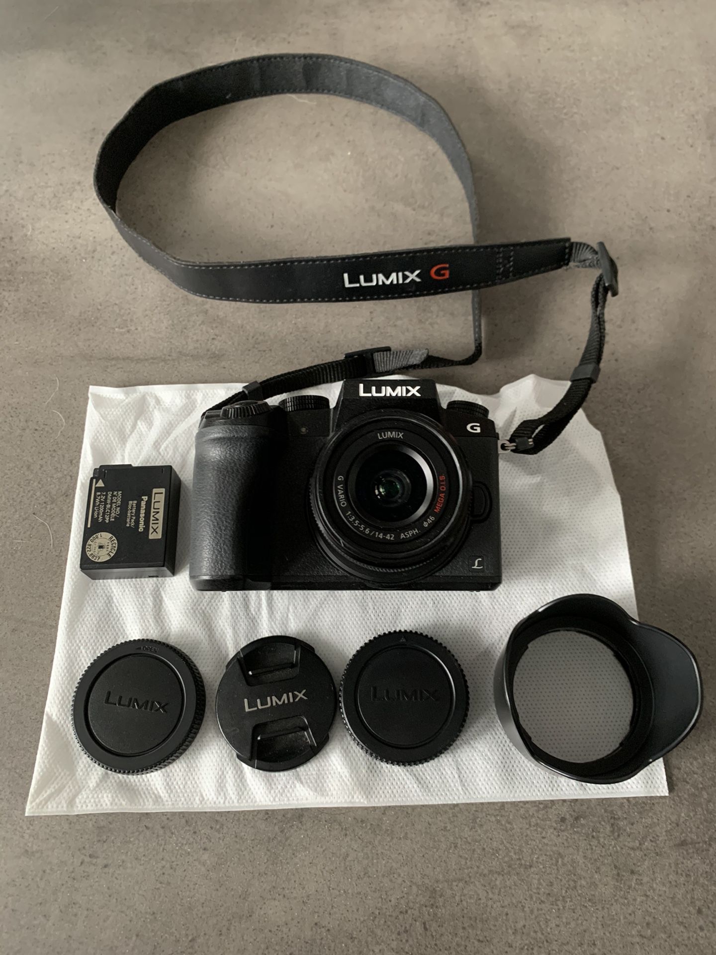 Panasonic DMC-G7K LUMIX G7 16.0MP Mirrorless 4K 12-42mm Lens Camera Kit.