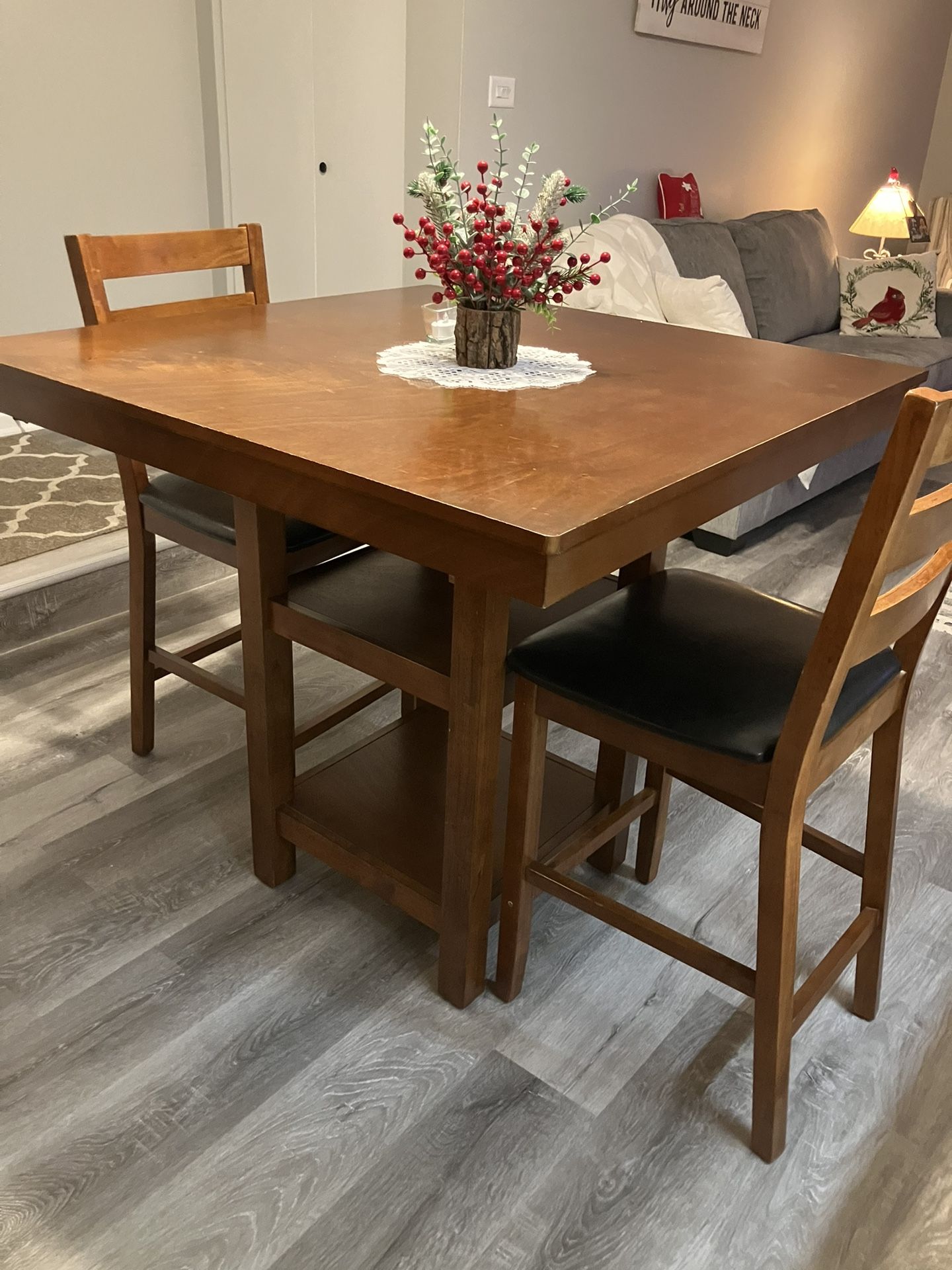 Kitchen Table And 4 Chairs 