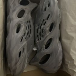 Yeezy Foam Runners 