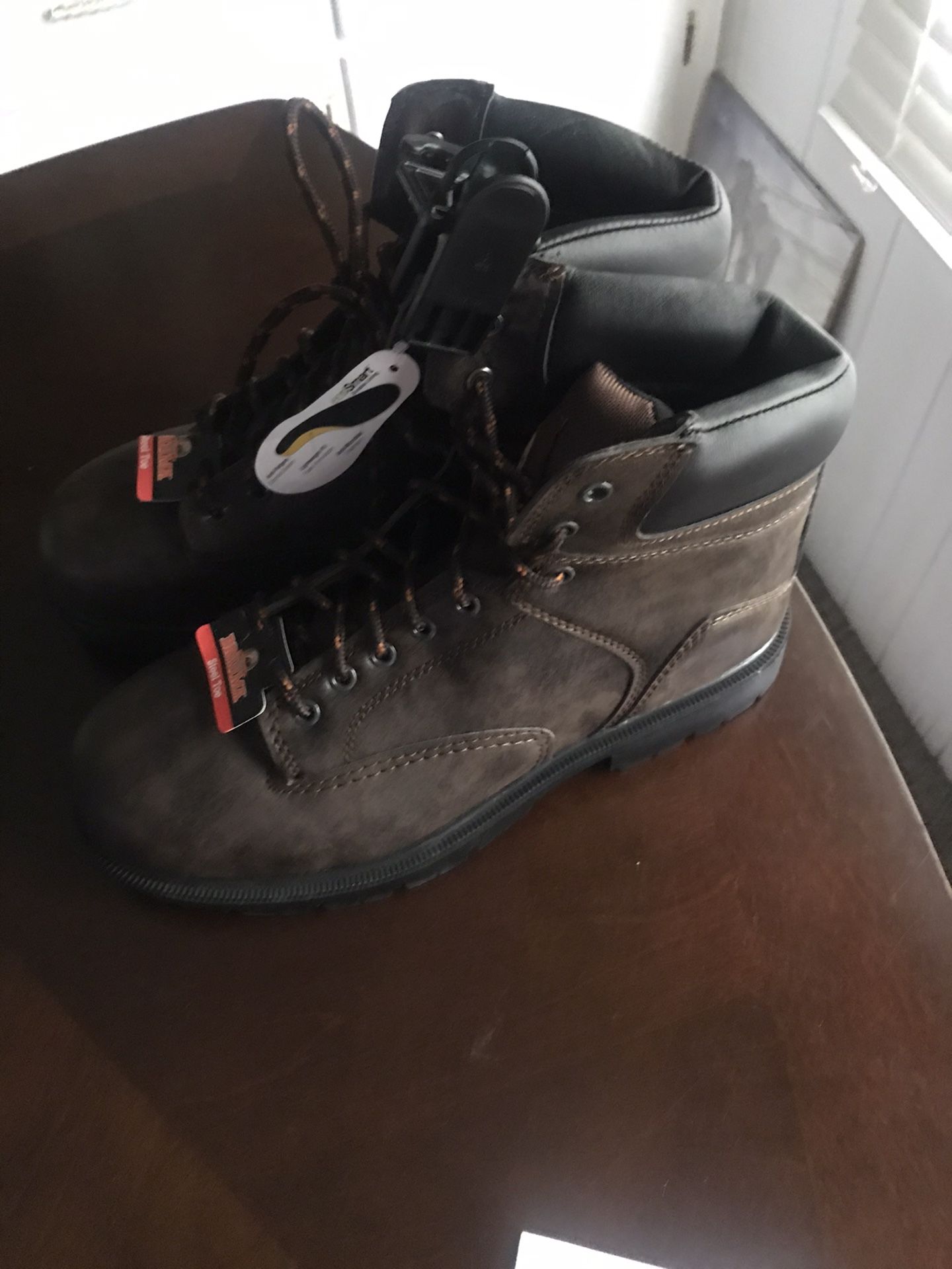 BRAND NEW SIZE (9) STEEL TOE WORK BOOTS - $30