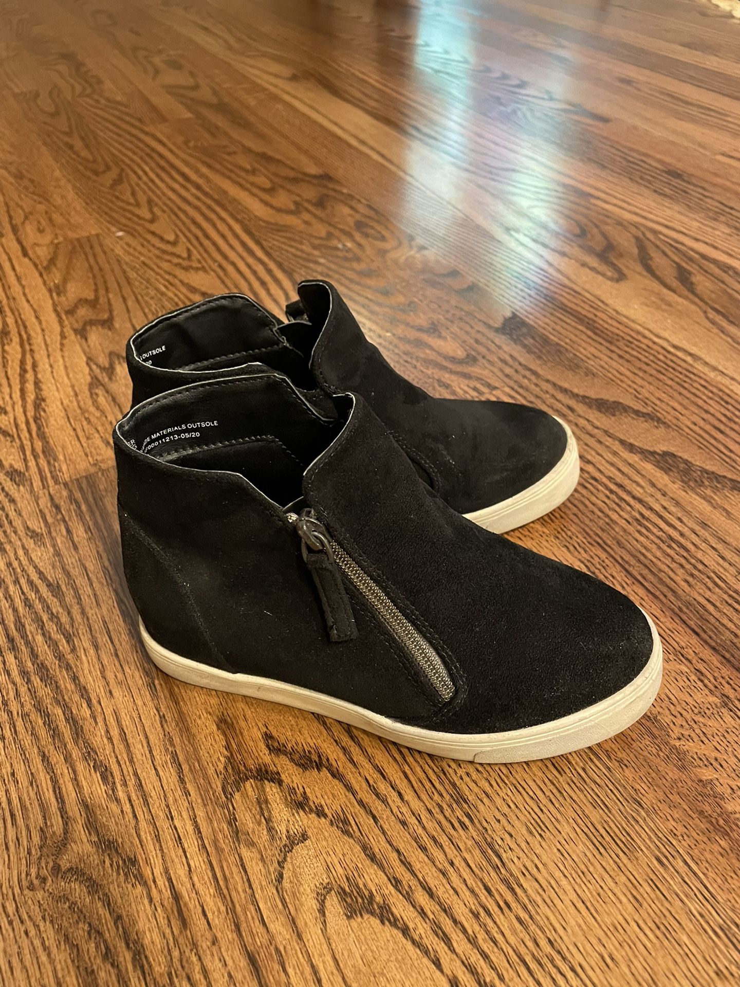 Girls Black “suede” Wedge Boots/ Zip Up Shoes