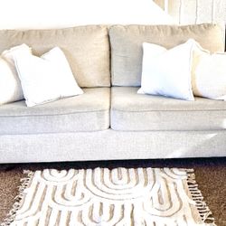     Beige Sofa Couch – Clean & Comfortable (Deep Cleaned)