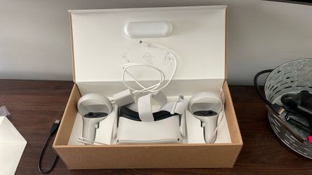Oculus Quest 2 - 256 GBs Like New