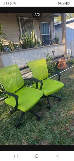 Office chair two green 💚 color good condition