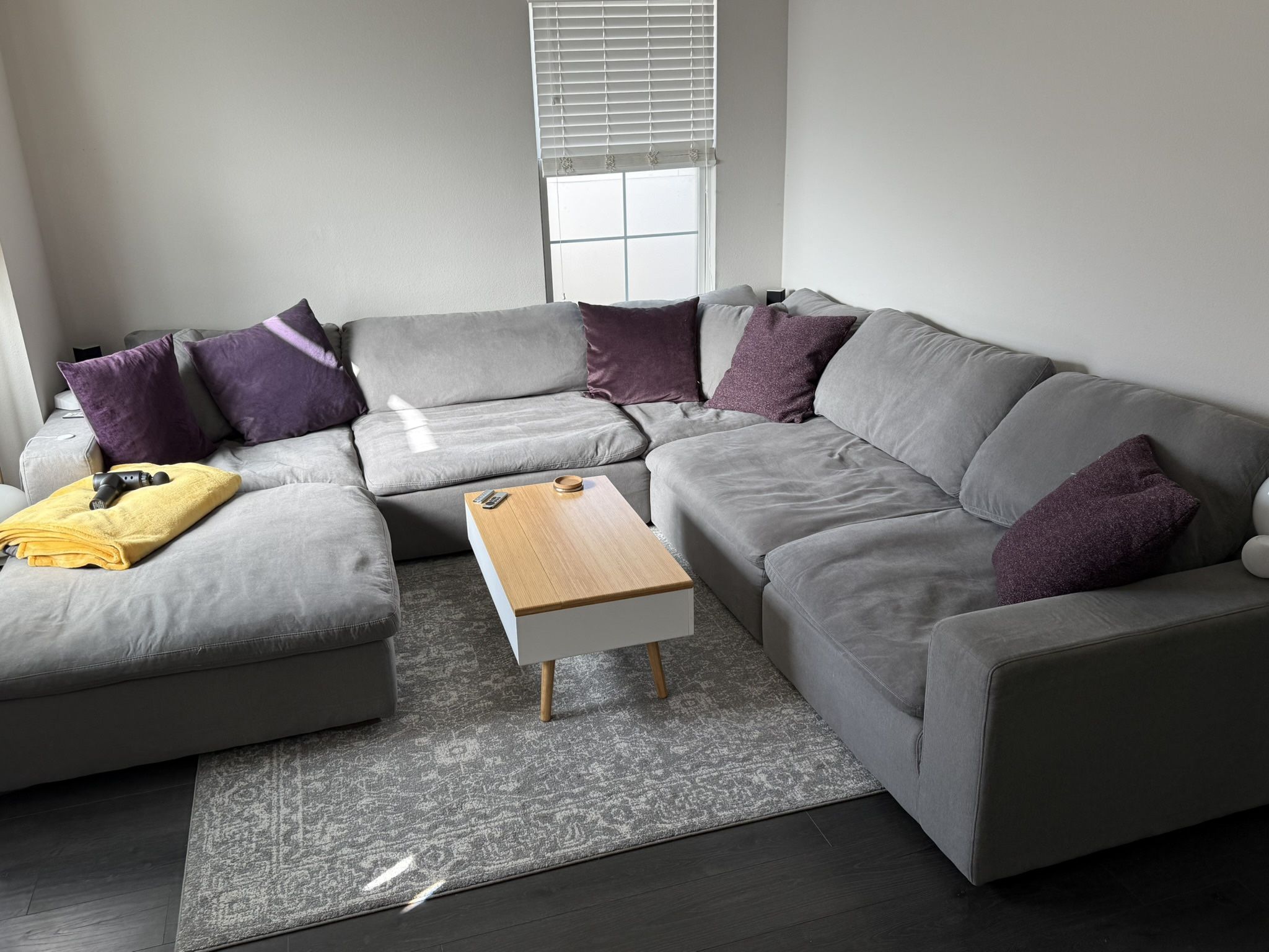 Cloud-Style Deep Sectional Sofa – Luxe Comfort & Clean Look