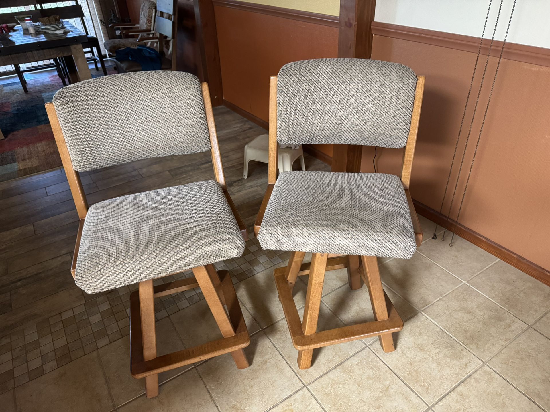 2 Bar Stools