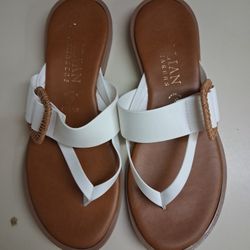 size 6 ladies white leather Italian Shoemaker sandals $10 FIRM