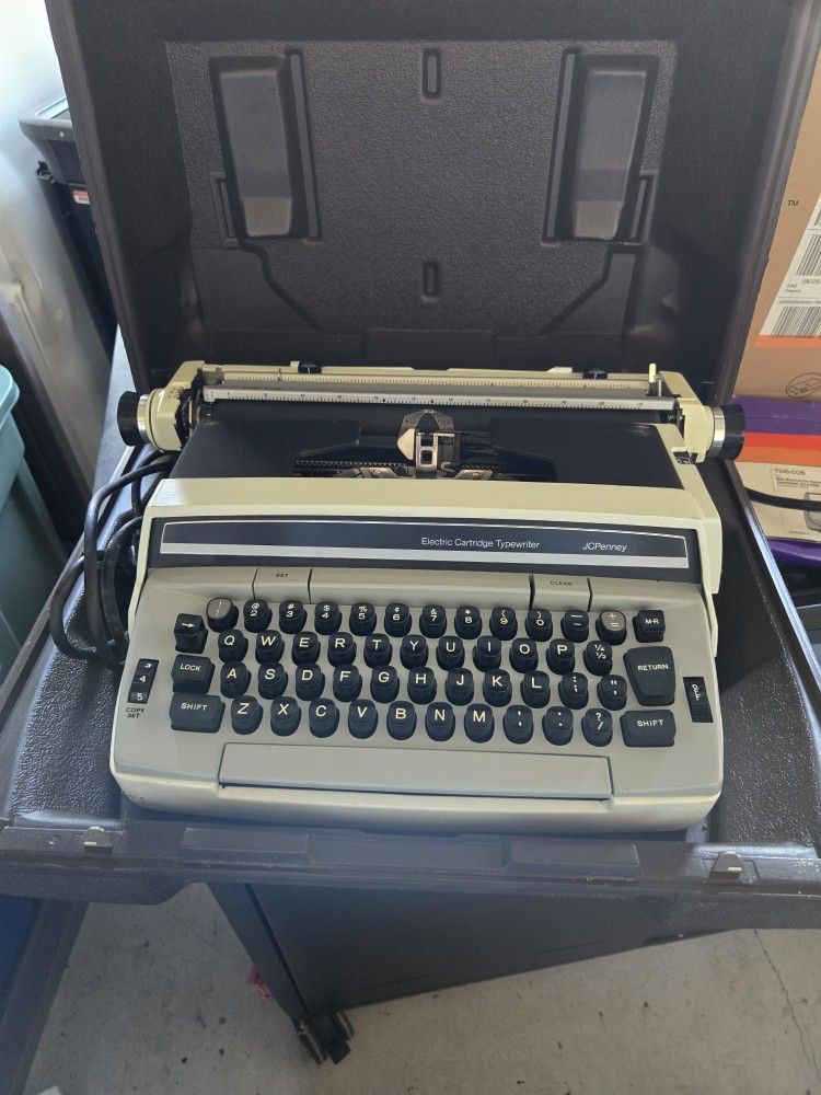 JC Penney 1841 Vintage Electric Typewriter