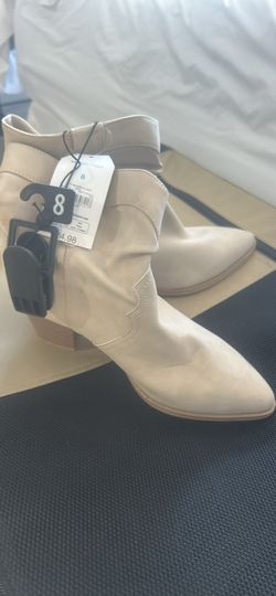 Brand new boots-tags still on women’s size 8