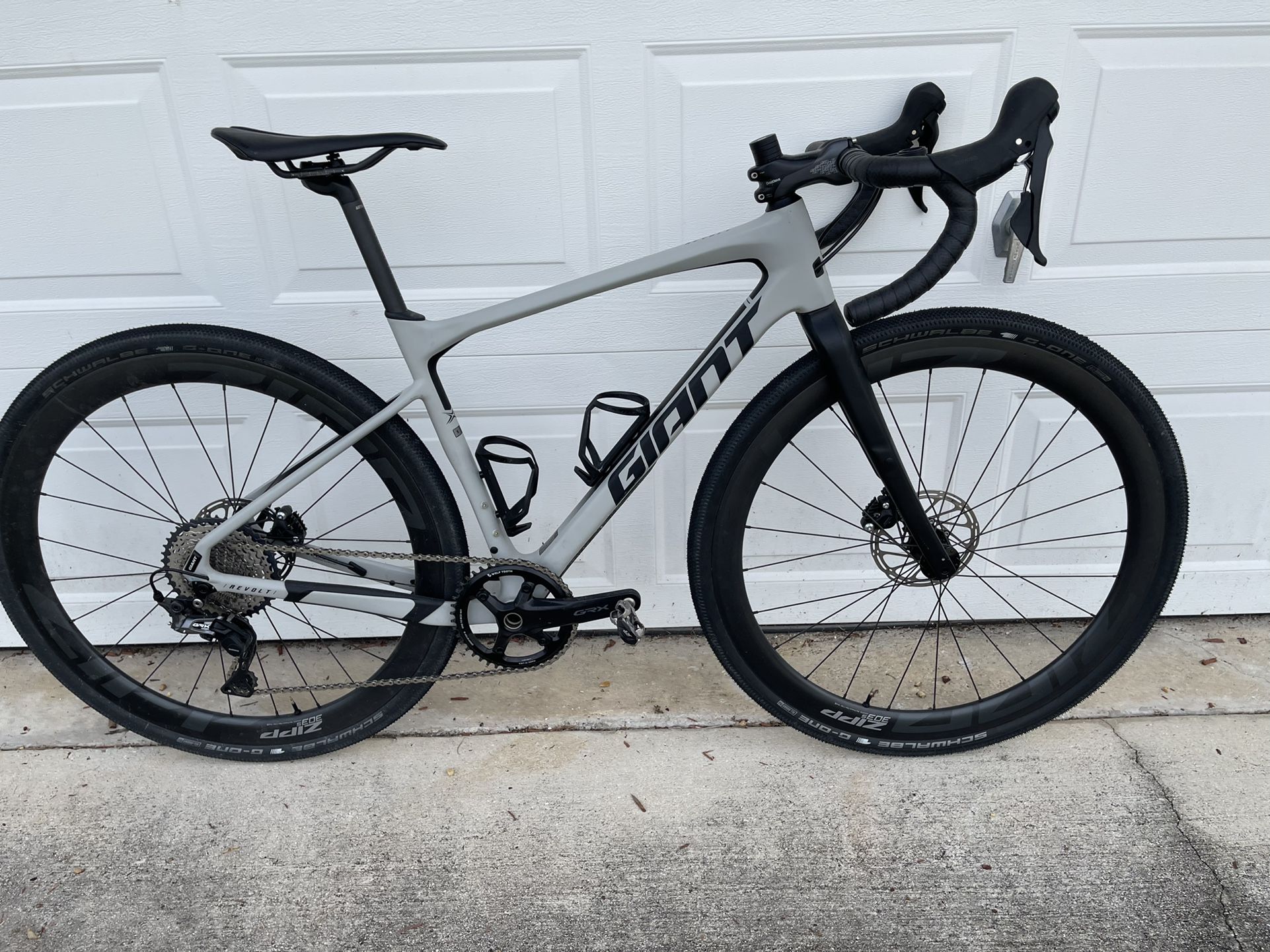 2021 Giant Revolt Advanced 1 (ridden 5 Times) Includes ZIPP 303s Wheelset
