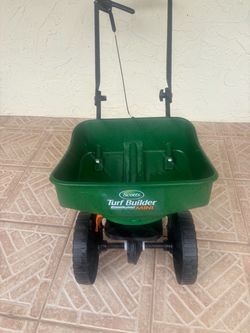 Scott’s broadcast lawn spreader fertilizer