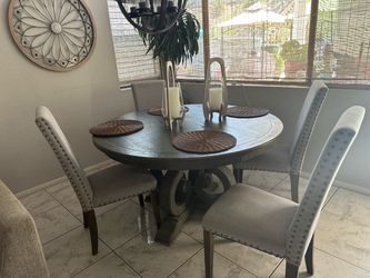 Round Dining Table with 4 Chairs