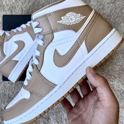 AIR JORDAN 1 SIZE 11 I’M USED TWO DAYS ONLY LOOKS LIKE NEW