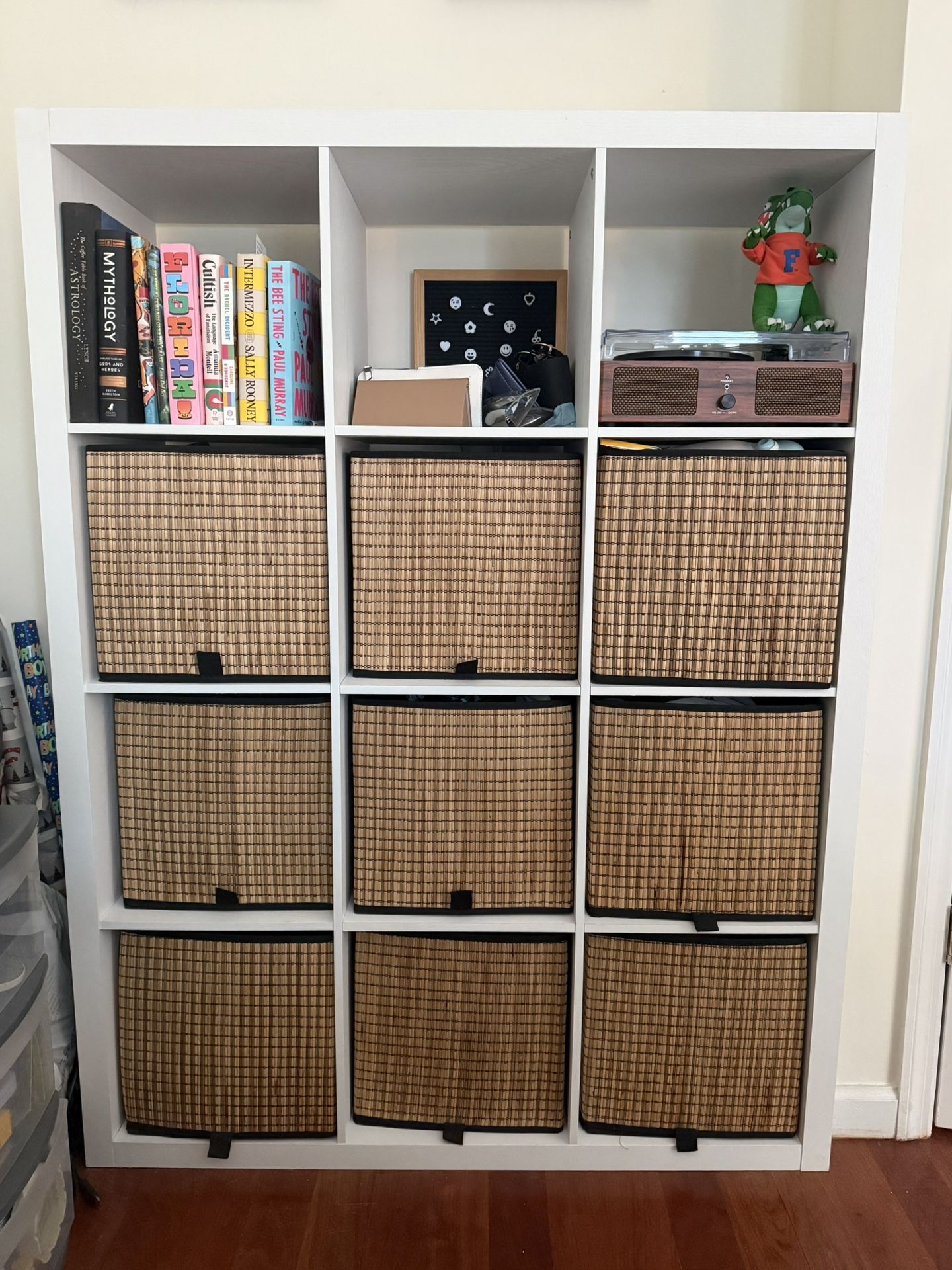 12 Cube White Storage Unit