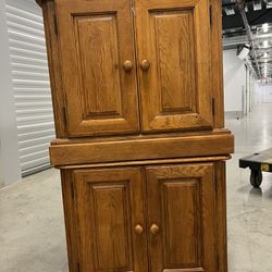 Great Wooden Tables And Book Shelves