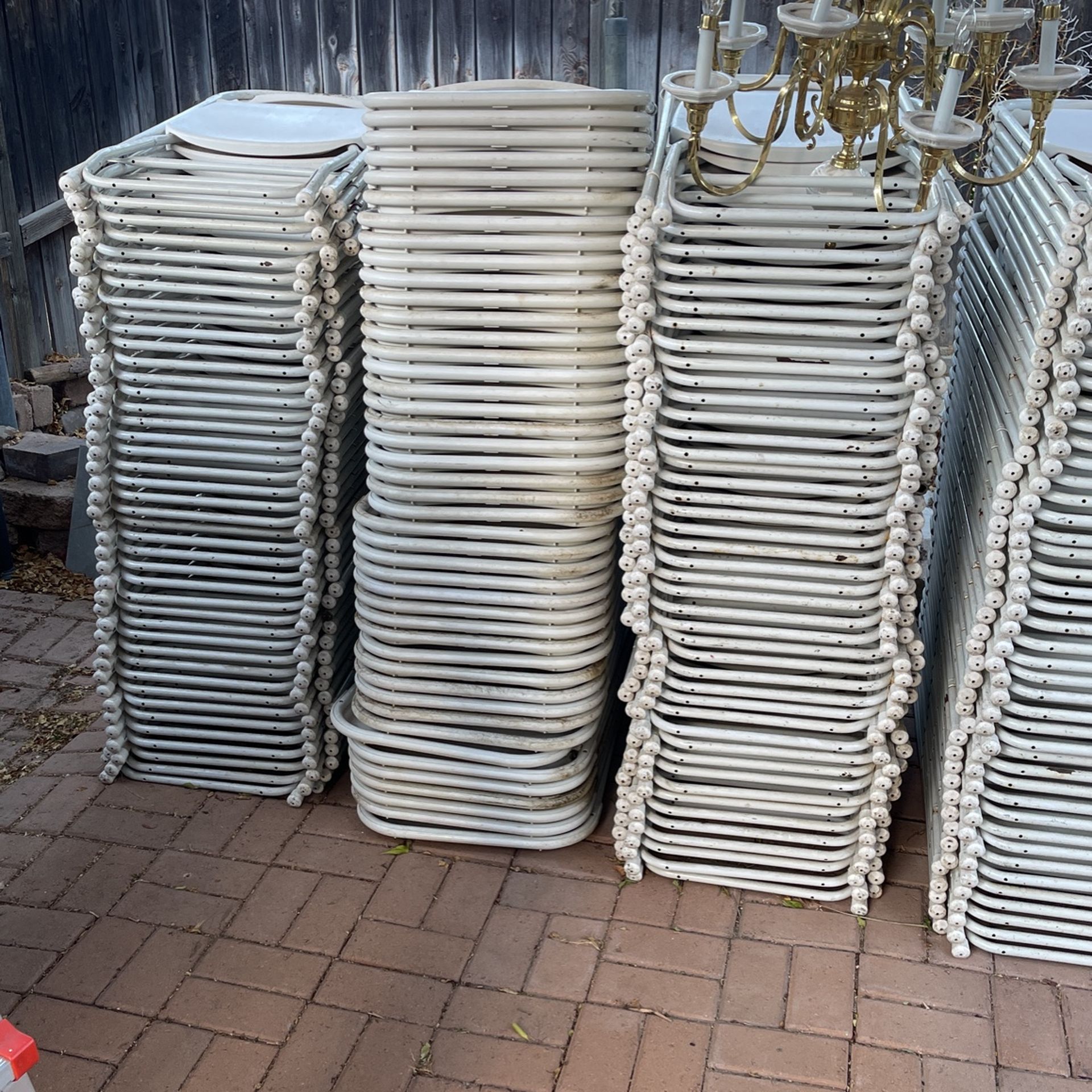 Used White Plastic Chairs 