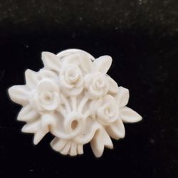 Vintage Small White Flower Bouquet Brooch