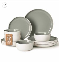 Brand New In Box Carote Plate Set