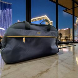 Like New!- Lucas Italy Designed Carry On Rolling Suitcase