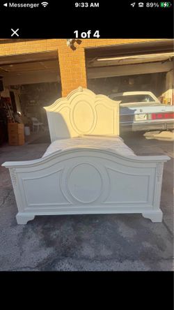 QUEEN SIZE  WHITE COLOR BED FRAME