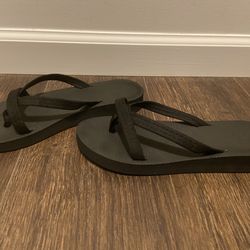 Women’s Thong Sandals-Size 8.5