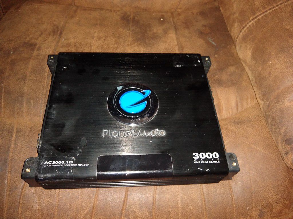 Planet Audio 3000w Amp