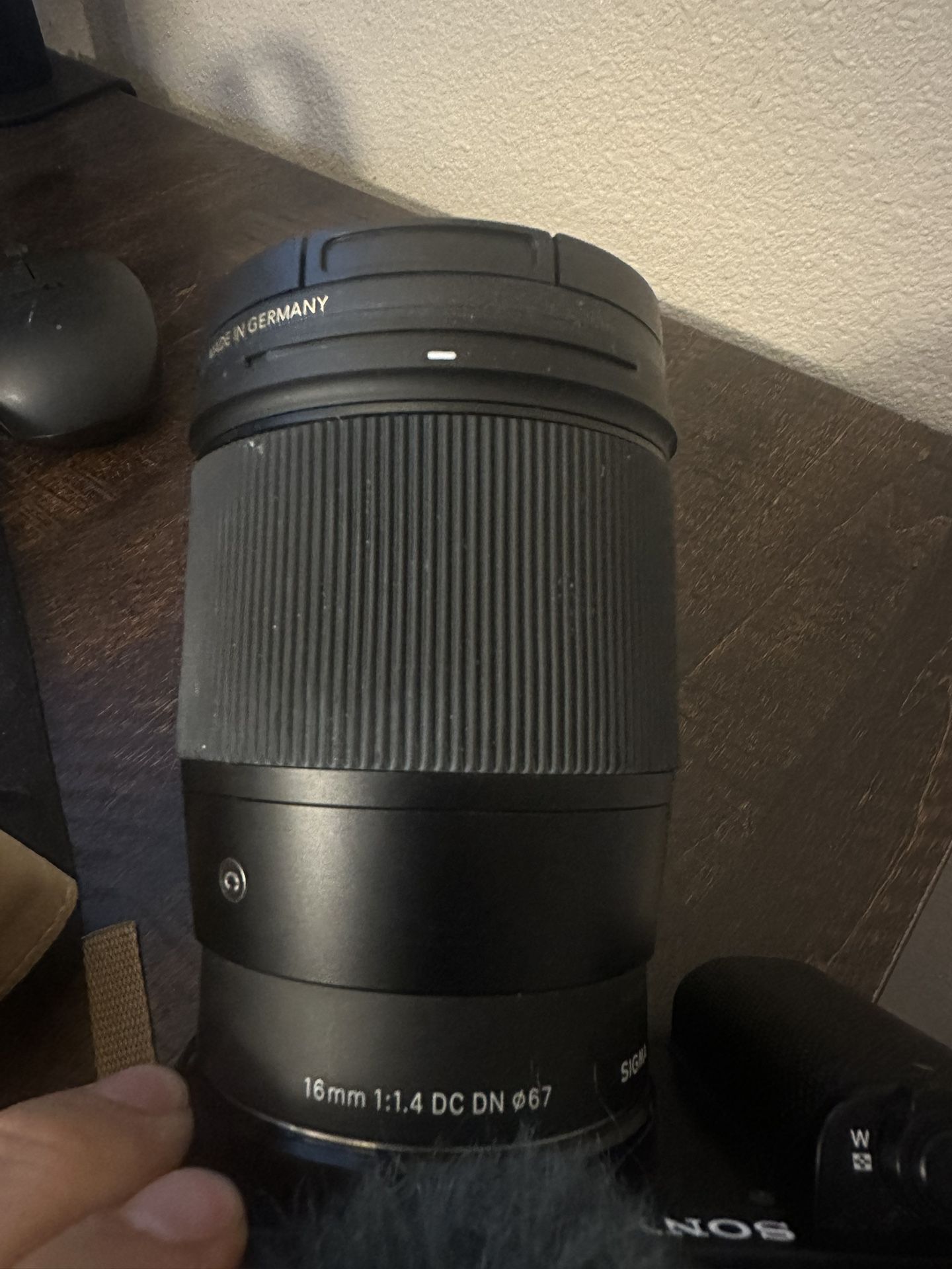 🔥 Sigma 16mm f/1.4 DC DN Contemporary Lens (Sony E-Mount) – Sharp, Fast & Beautiful Bokeh! 🔥