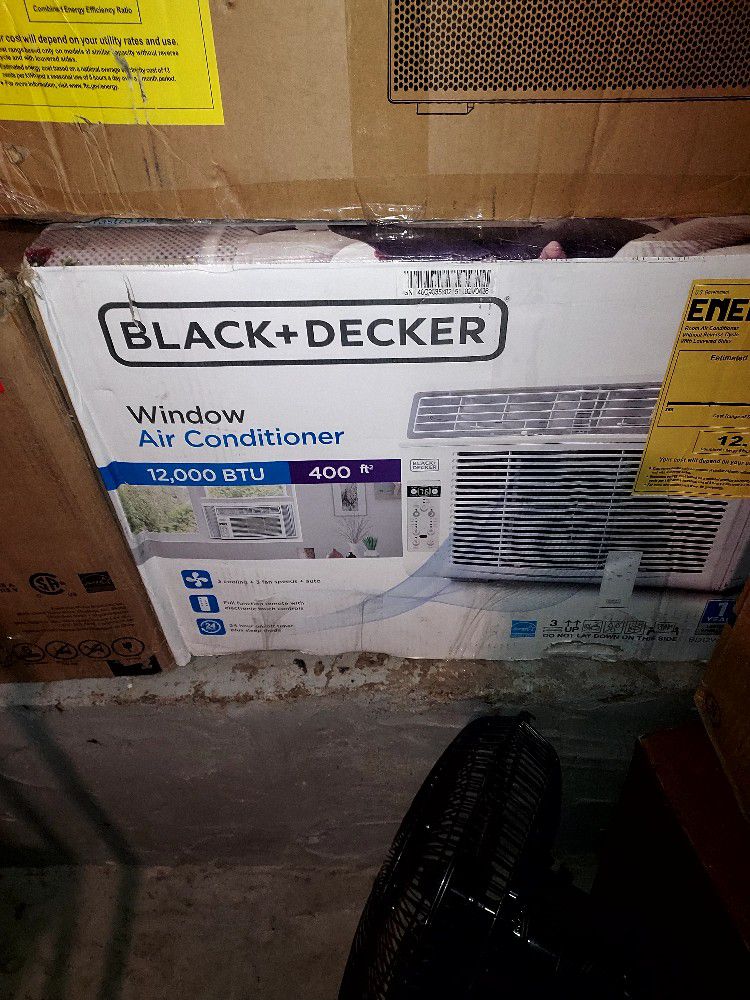 Black&Decker  12,000 BTU Window AC New 