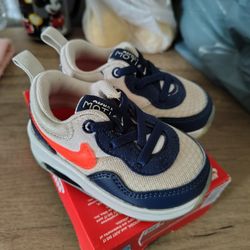 Nike Air Max Motif Size 5c