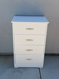1 Tall nightstand, with 4 drawers