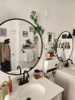 2 Mirrors