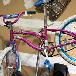 Girl Bike 18” - It’s Available If Still Posted 