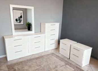 Dresser whit mirror, chest and 2 nightstands - Cómoda con espejo , Gavetero y 2 mesitas de noche