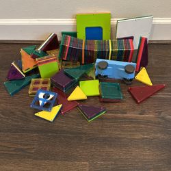 MagnaTiles Set with Vehicle