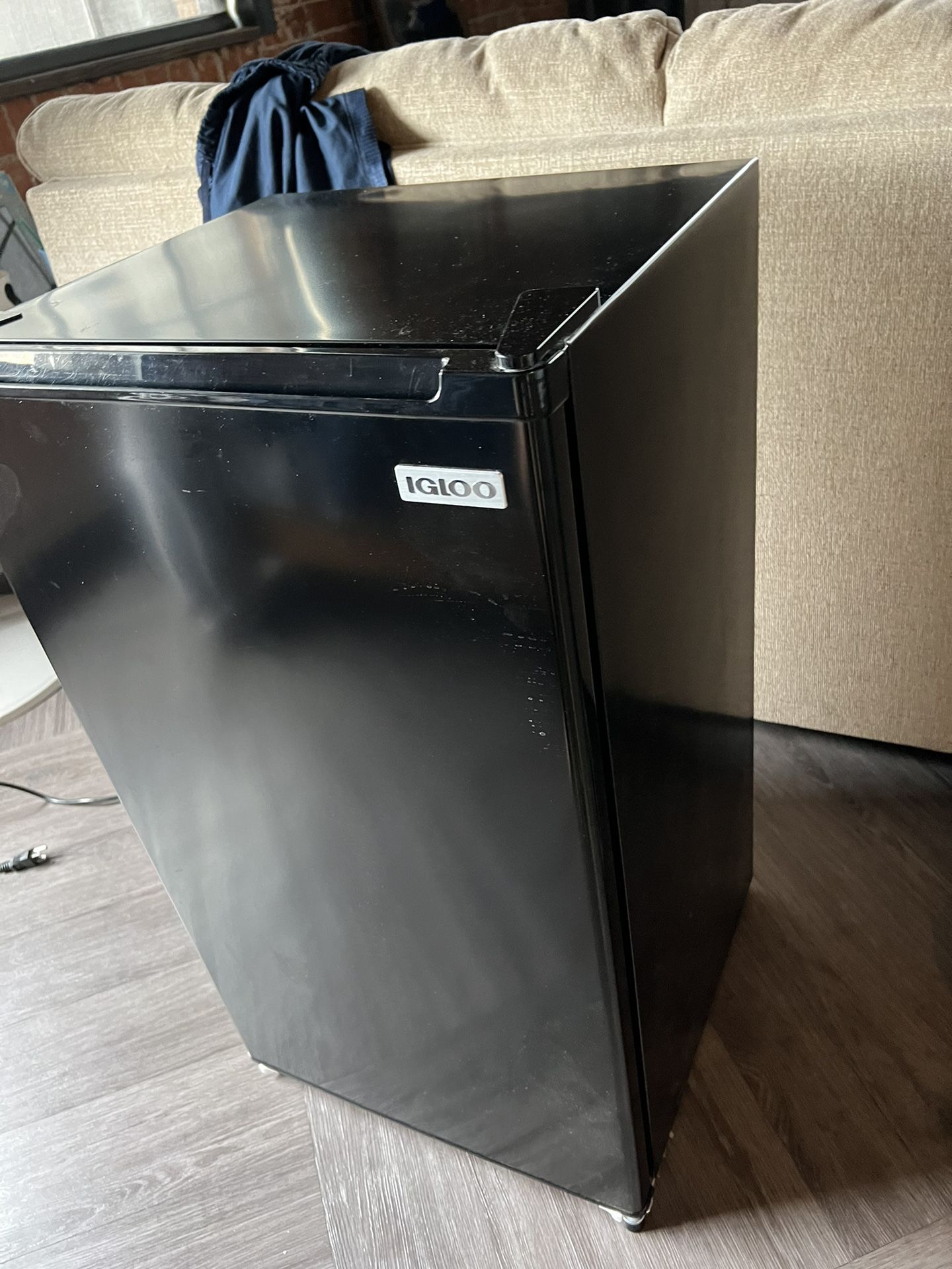 MINI FRIDGE NEED GONE